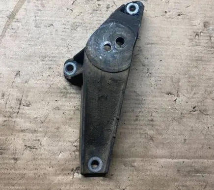 BMW 5 E39 Engine mounting bracket 1096079
