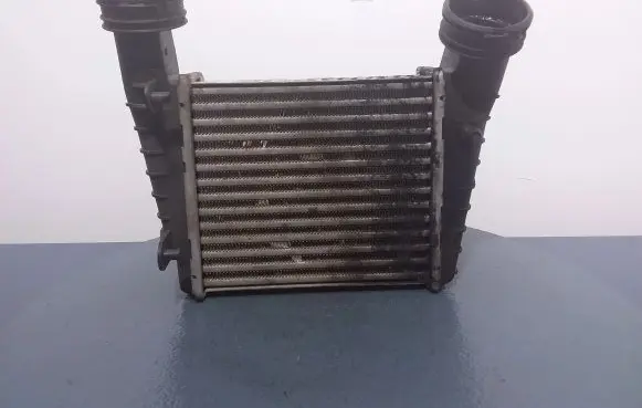 Volkswagen PASSAT B5.5 Intercooler radiator 8D0145805C