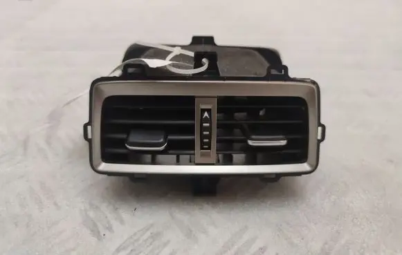 Rear air vent grill