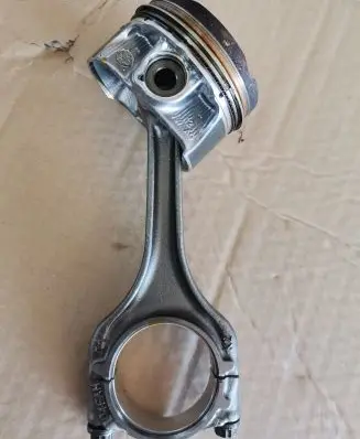 Volkswagen Touran III Piston with connecting rod 04EAM71