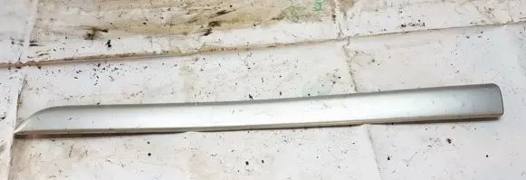 Front bumper splitter molding