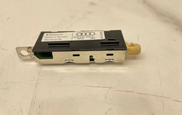 Audi A4 Allroad B8 Aerial antenna amplifier 8K9035225A