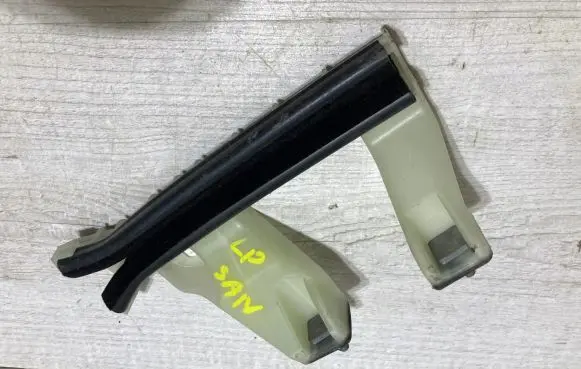 Dacia Sandero III Front door windshield rail 802213320r