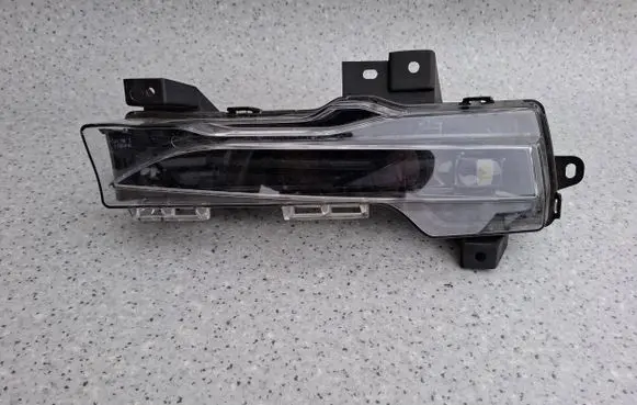 Tesla Model 3 Front fog light 162479800A DC521273B00524