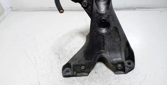 Audi A4 S4 B7 8E 8H Engine mounting bracket 8E0199308 8E0199308D