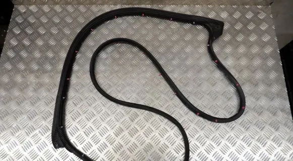 Toyota Yaris XP210 Front door rubber seal 67862K0010