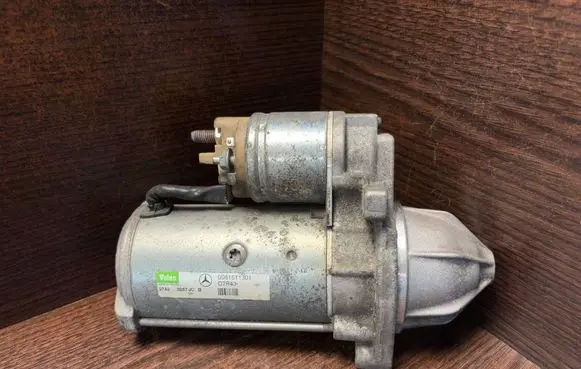 Mercedes-Benz Vito Viano W639 Starter motor 0051511301 D7R43
