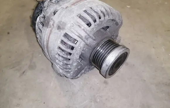 Volvo XC70 Generator/alternator 30667787
