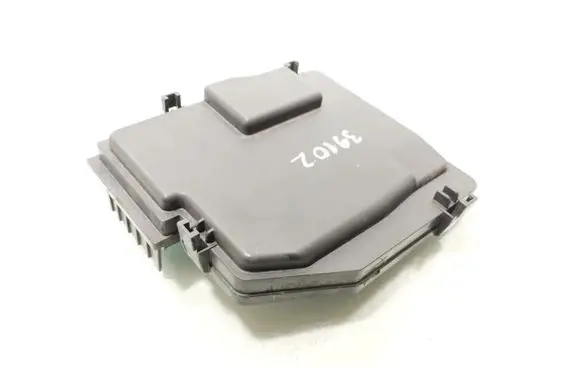 Honda CR-V Fuse box cover 