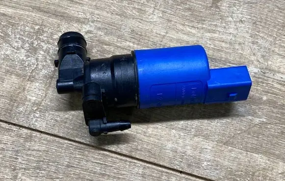 Land Rover Range Rover Velar Windscreen/windshield washer pump AV6113K082AA E23VB