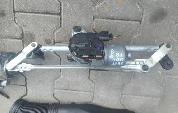 Seat Leon (5F) Front wiper linkage brak