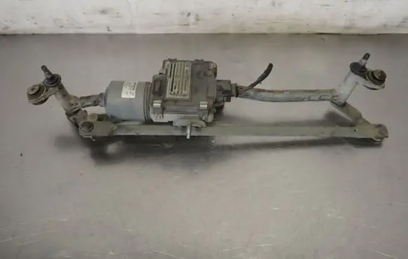 Audi A3 S3 8P Front wiper linkage and motor
