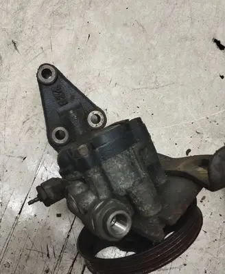 Mazda 323 Power steering pump