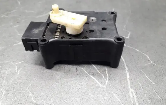 Nissan Almera N16 Steering rack control module 