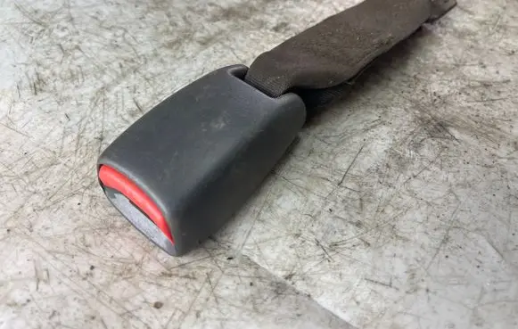 Mitsubishi Pajero Sport I Rear seatbelt buckle