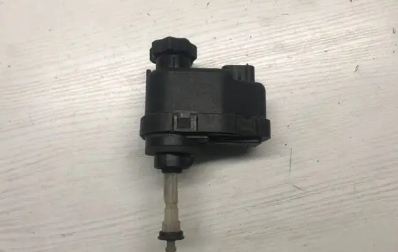 Headlight level adjustment motor