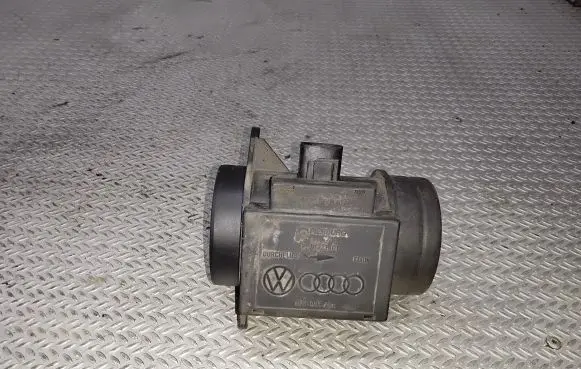 Skoda Octavia Mk1 (1U) Mass air flow meter 074906461
