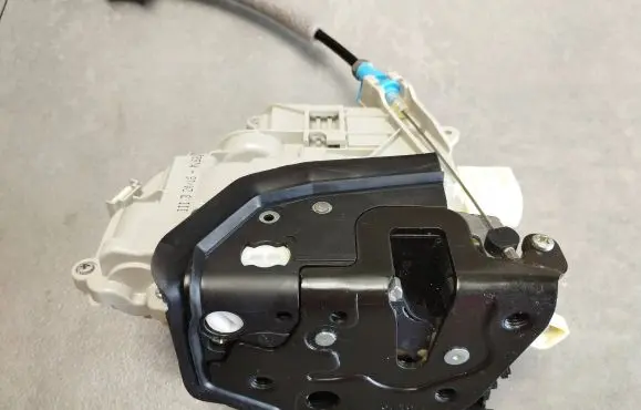 Audi Q2 - Rear door lock 4G0839015E