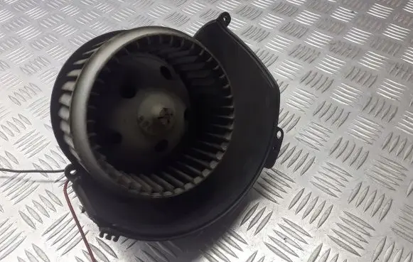 Opel Astra H Front door blower motor 52407543