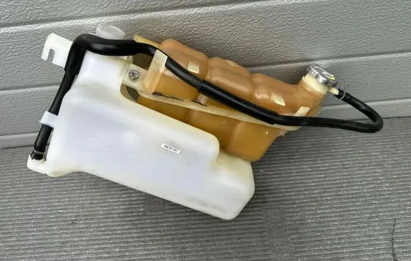 Nissan Patrol Y61 Coolant expansion tank/reservoir 21710VB800