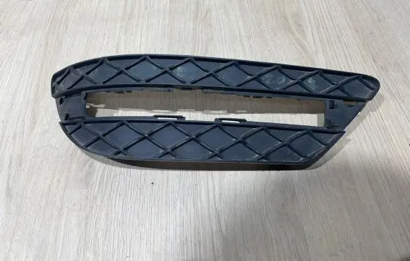 Mercedes-Benz C W204 Front bumper lower grill A2048803224