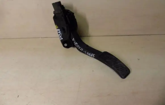 Ford Fiesta Accelerator throttle pedal 8V219F836AA I2968