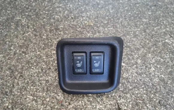 Nissan Juke I F15 Seat heating switch