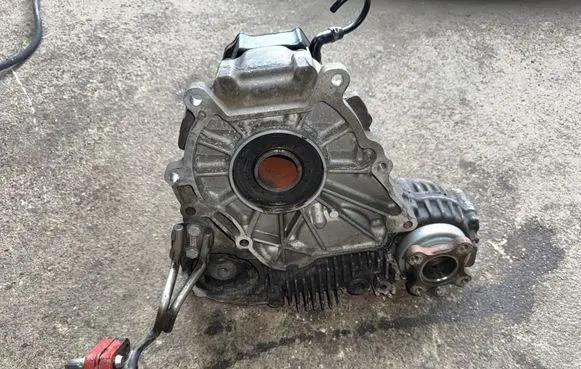 BMW 3 E90 E91 Gearbox transfer box case 7552701 7537077 8514220222