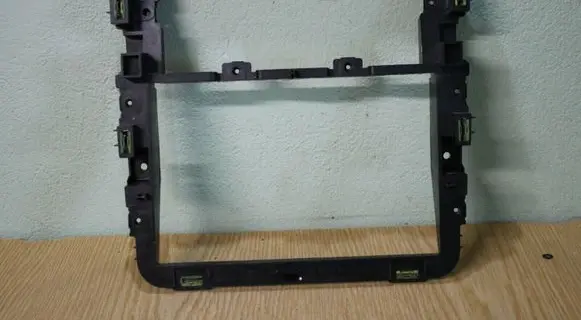 Volkswagen Touran I Radio/GPS head unit trim 1T0858005
