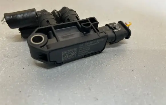 Cupra Leon Fuel pressure sensor 05E906051P