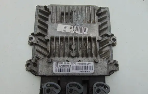 Peugeot 1007 Engine control unit/module 9655939780 5WS40171CT