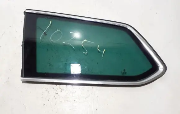 Volkswagen PASSAT B8 Rear side window 3G9845297