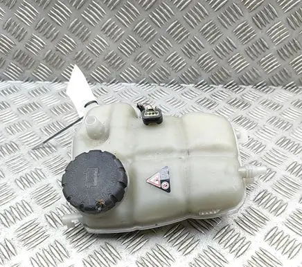 Mercedes-Benz GLA H247 Coolant expansion tank/reservoir A2475000049