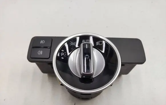 Infiniti Q30 Light switch