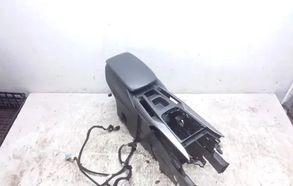 Citroen DS5 Armrest