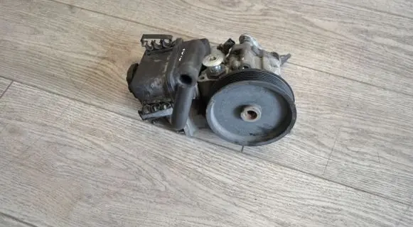Mercedes-Benz Sprinter W906 Power steering pump A0064666601