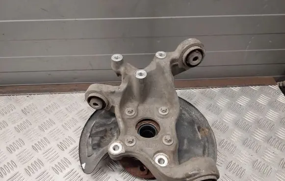 Mercedes-Benz GLA W156 Rear wheel hub 2460006 A2464230120