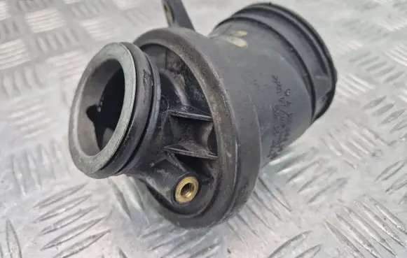 Mercedes-Benz C W203 Turbo air intake inlet pipe/hose A6110981807