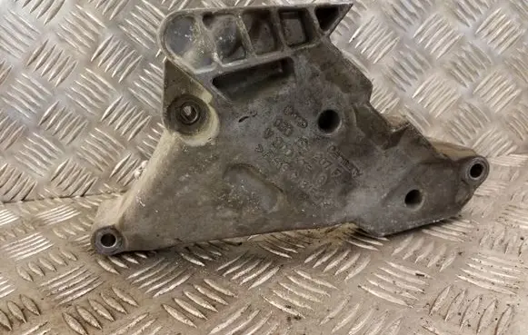 Skoda Octavia Mk2 (1Z) Engine mounting bracket 03G199207F V200KTS8