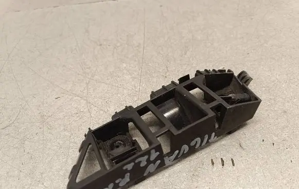 Front bumper mounting bracket