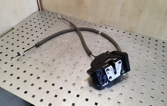 Renault Kadjar Front door lock