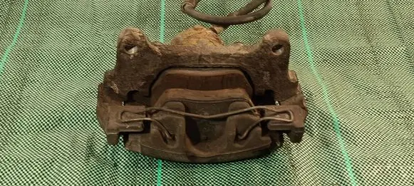 Volkswagen PASSAT B7 Front brake caliper 1K0615124
