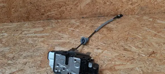 Volvo XC90 Front door lock 31349894
