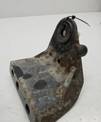 Hyundai Santa Fe Engine mounting bracket