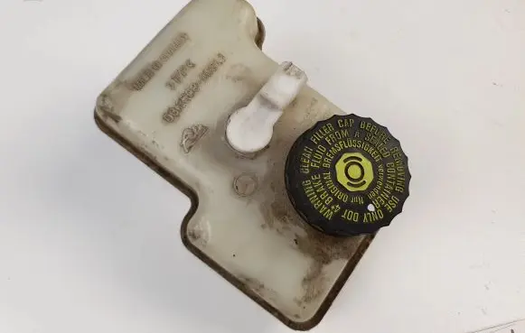 Mercedes-Benz ML W164 Brake fluid reservoir 