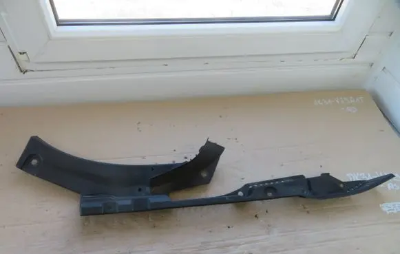 Volvo XC60 Fender mounting bracket 32216109
