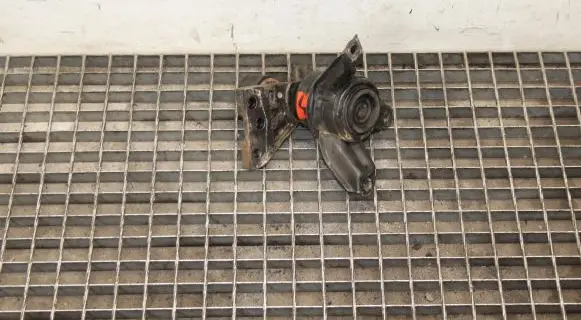 KIA Sportage Engine mount bracket