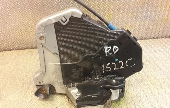 Lexus IS 220D-250-350 Front door lock 6903053080