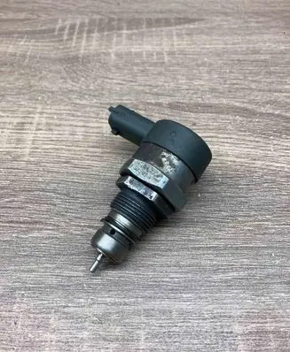 Toyota Yaris Fuel pressure regulator 232800N010 0281002626