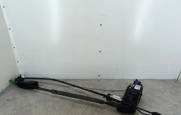 Peugeot 1007 Sliding door motor assembly 